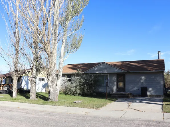 204 Roundup Ave, Newcastle, WY 82701
