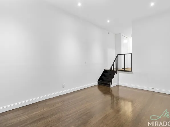 10 East 13th Street image 4 of 11