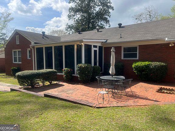 4th image of 801 Greenwood Rd