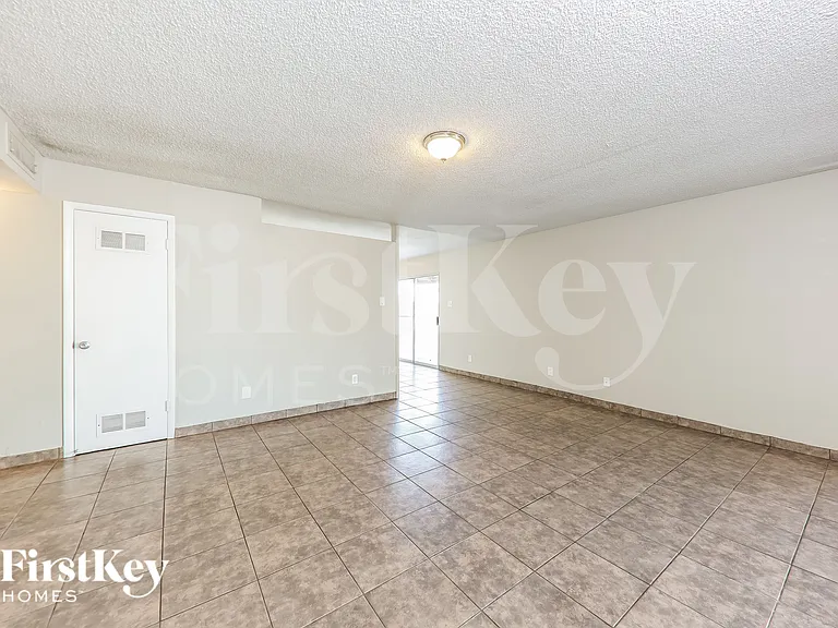 13857 N 48th Ave — Photo 6