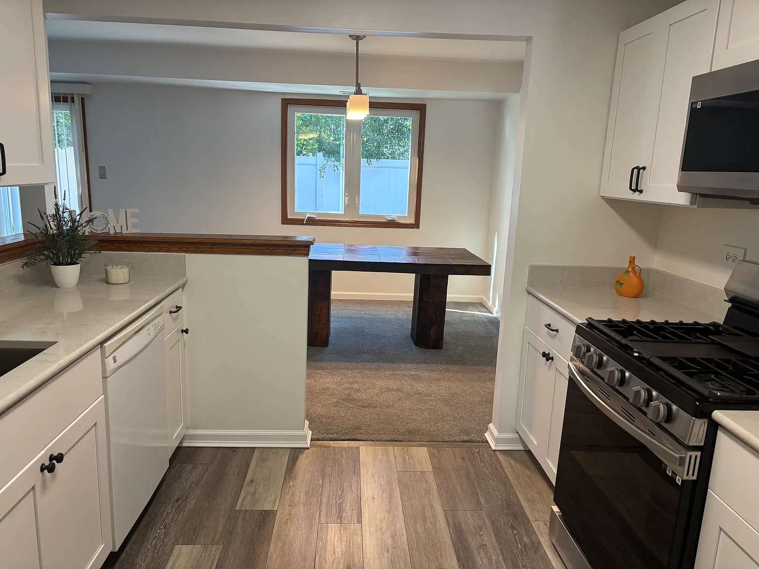 2 bed, 1.5 bath, 1669 sqft, $2,450 — Photo 3