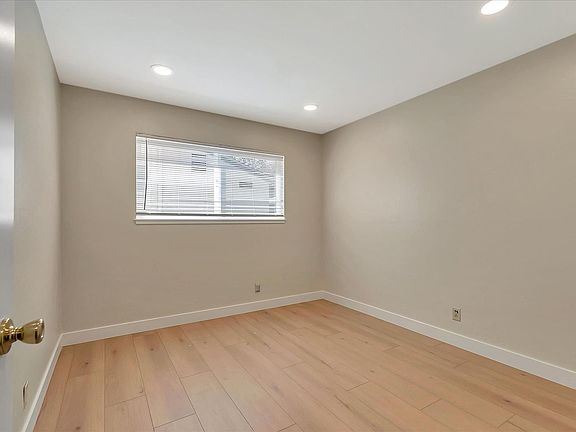 5th image of 557 Troy Dr APT 2