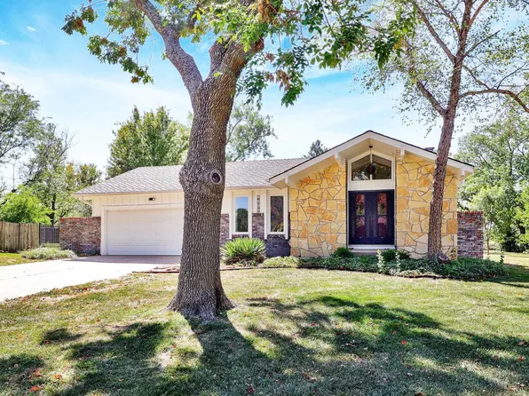 8501 E Lockmoor Cir, Wichita, KS 67207
