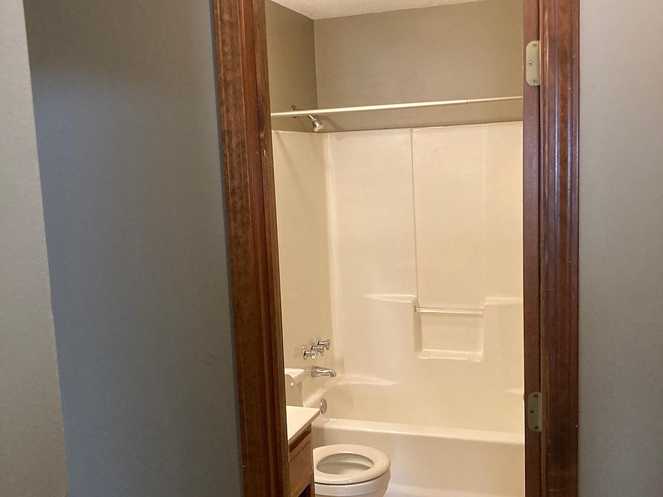 1st image of 114 SE Grand Ave