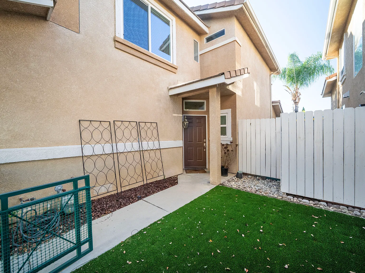 3 bed, 2.5 bath, 1386 sqft, $4,190 — Photo 4