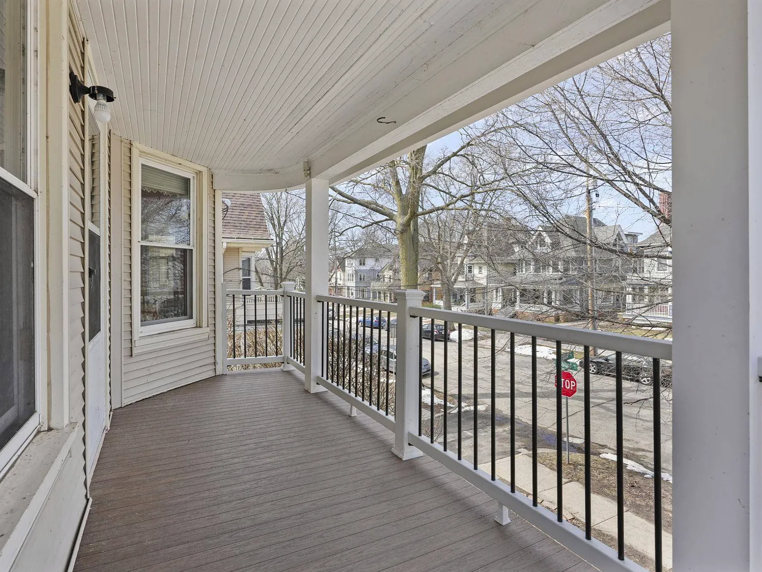 4 bed, 2200 sqft, $3,150 — Photo 3
