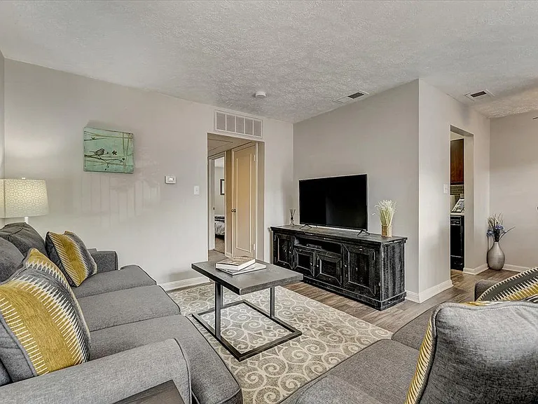 WatersEdge Denton Apartments — Photo 7