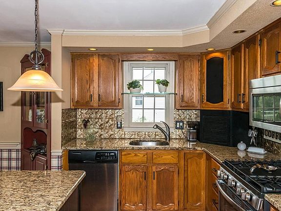 5th image of 66 Cadbury Ln