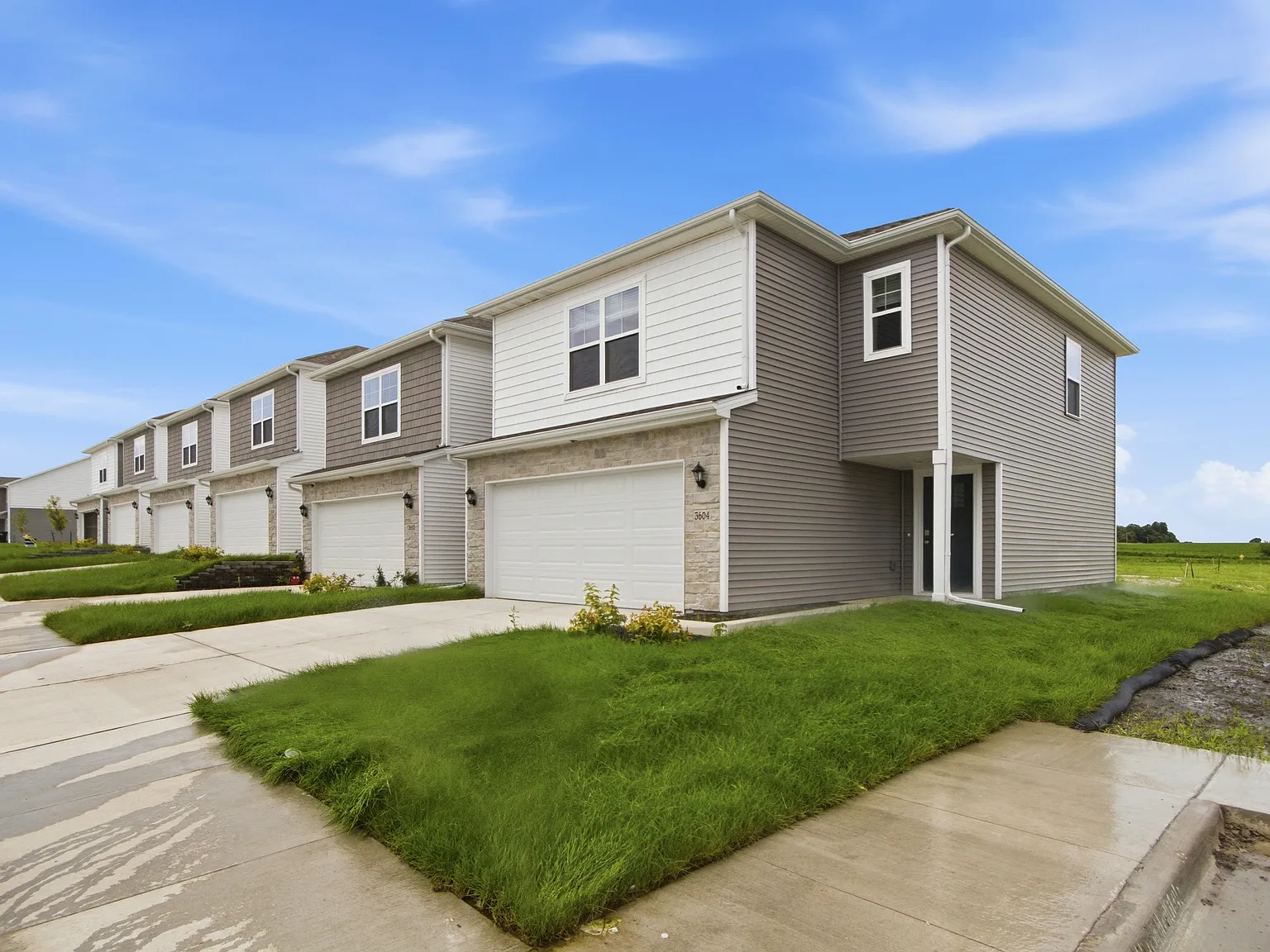 3 bed, 2.5 bath, 1511 sqft, $2,375 — Photo 2