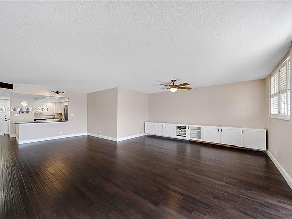 5th image of 3001 W Rolling Hills Cir APT 406