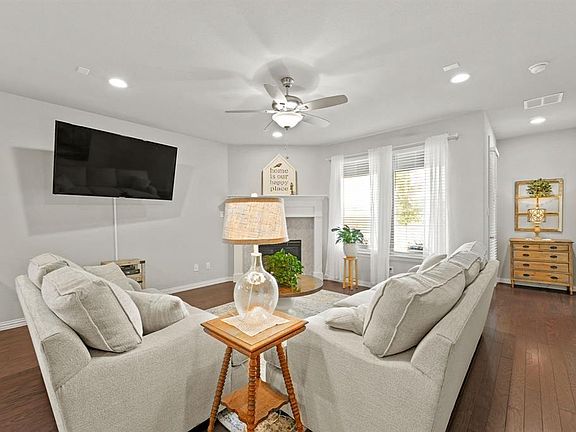 4th image of 1612 Twistleaf Rd