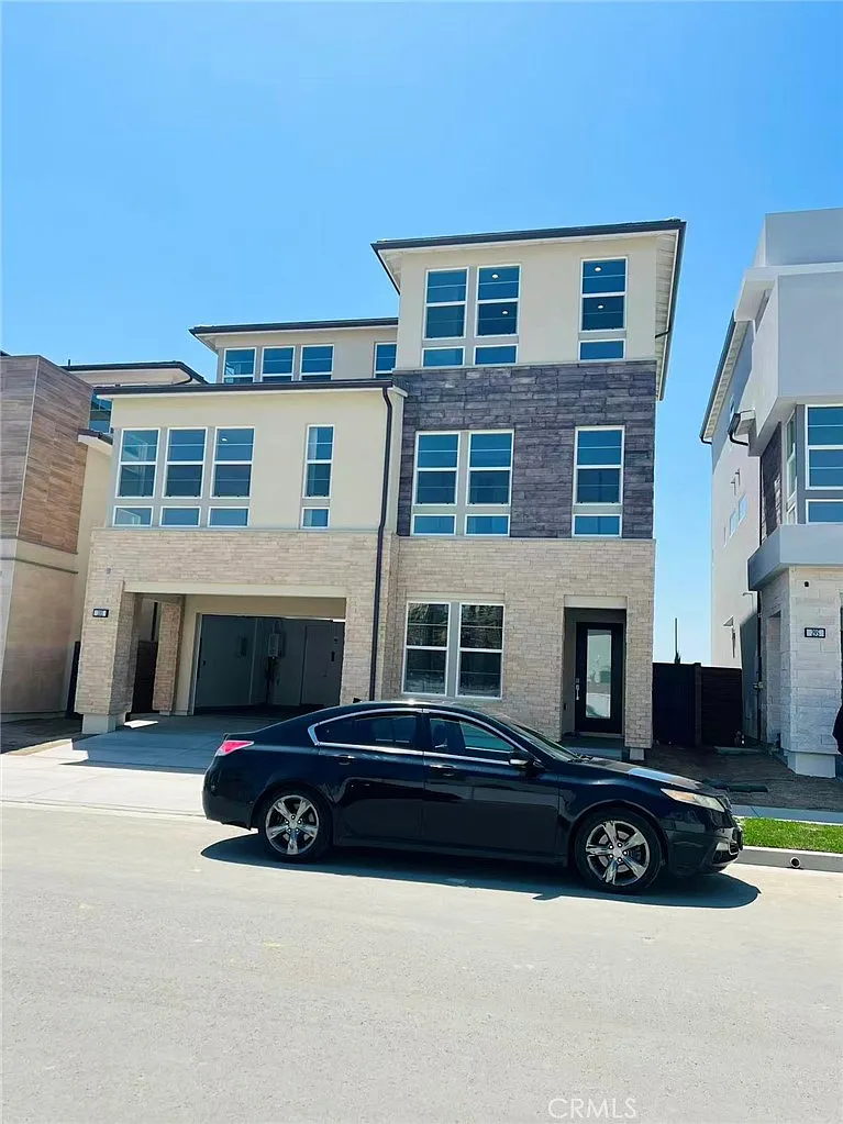 1 bed, 600 sqft, $1,800 — Photo 1