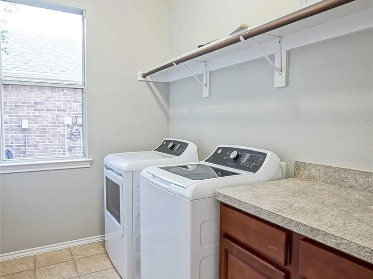 2137 Goliad Cir — Photo 20