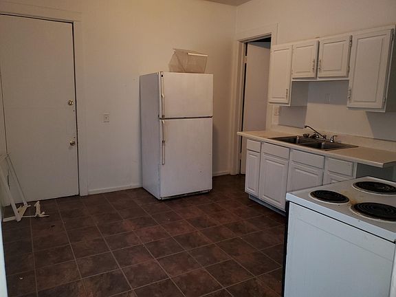 3rd image of 531 E 10th St APT 2