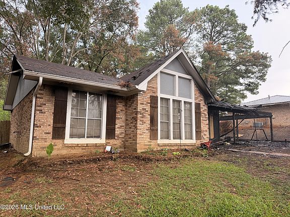 2nd image of 2906 Pine Ridge Dr