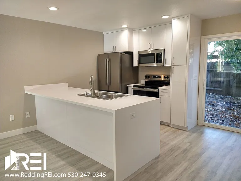 1566 Bramble Pl — Photo 1