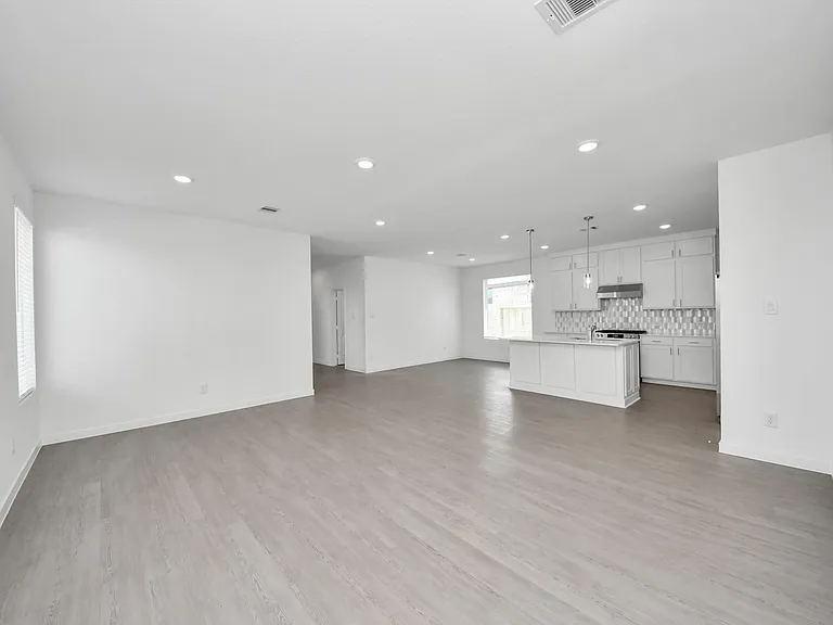 29515 Pondview Dr — Photo 9