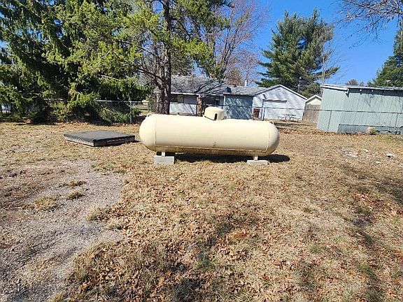 5th image of 10413 Ford Dr