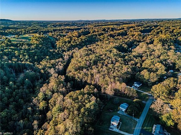 3rd image of Oak Ridge Dr