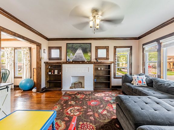 5th image of 1447 Clarence Ave