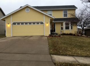 1717 SW Stone Crest Dr, Topeka, KS 66615