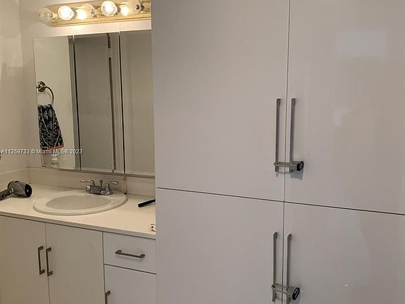 3rd image of 18041 Biscayne Blvd #11024
