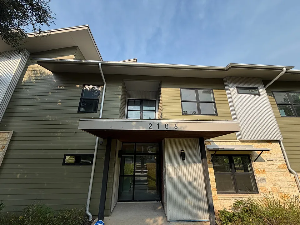 2106 Greenwood Ave