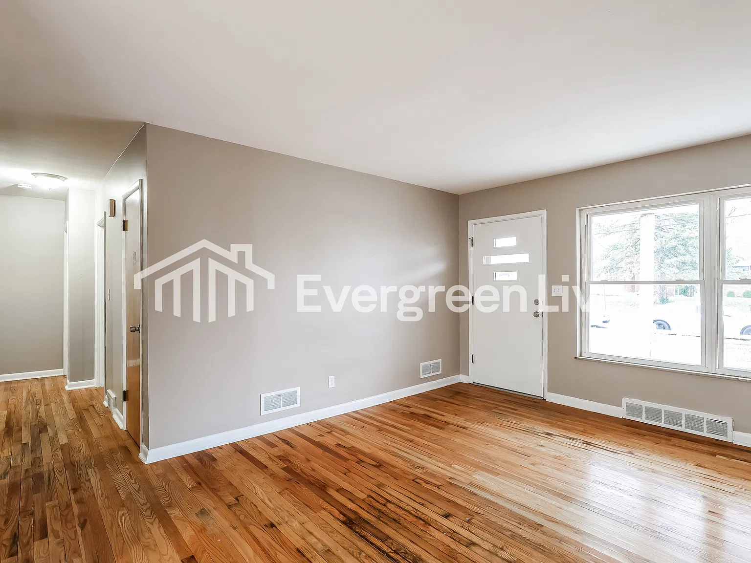 3 bed, 1.0 bath, 1050 sqft, $1,395 — Photo 4