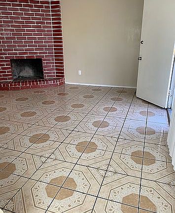 5th image of 1015 N Vineyard Ave #3