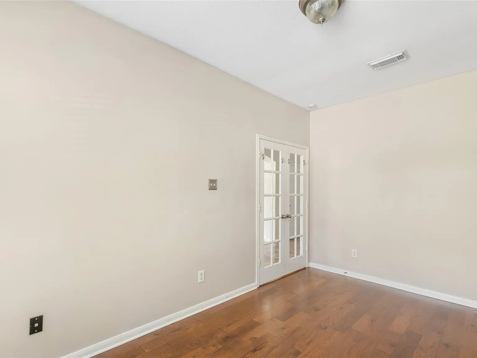 4 bed, 3.5 bath, 3147 sqft, $2,700 — Photo 4