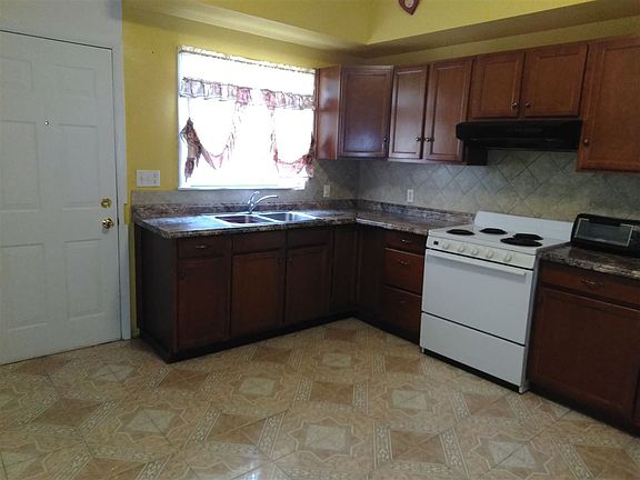 5th image of 1522 Evergreen St