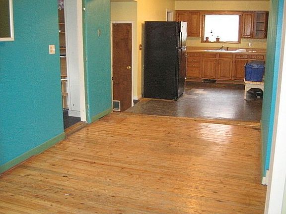 4th image of 1226 Oakland St