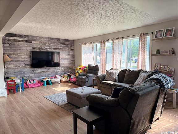 4th image of 939 7th STREET