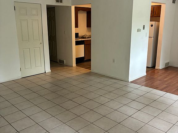 3rd image of 210 Hugel Dr #1