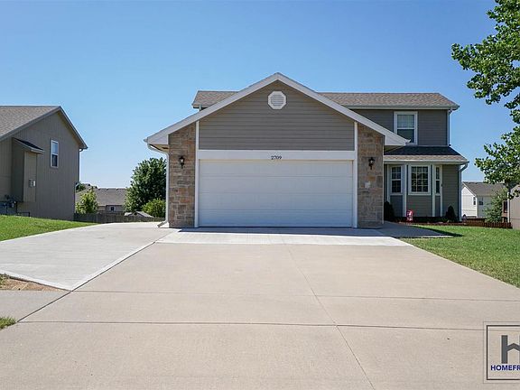 2nd image of 2709 Oakwood Dr