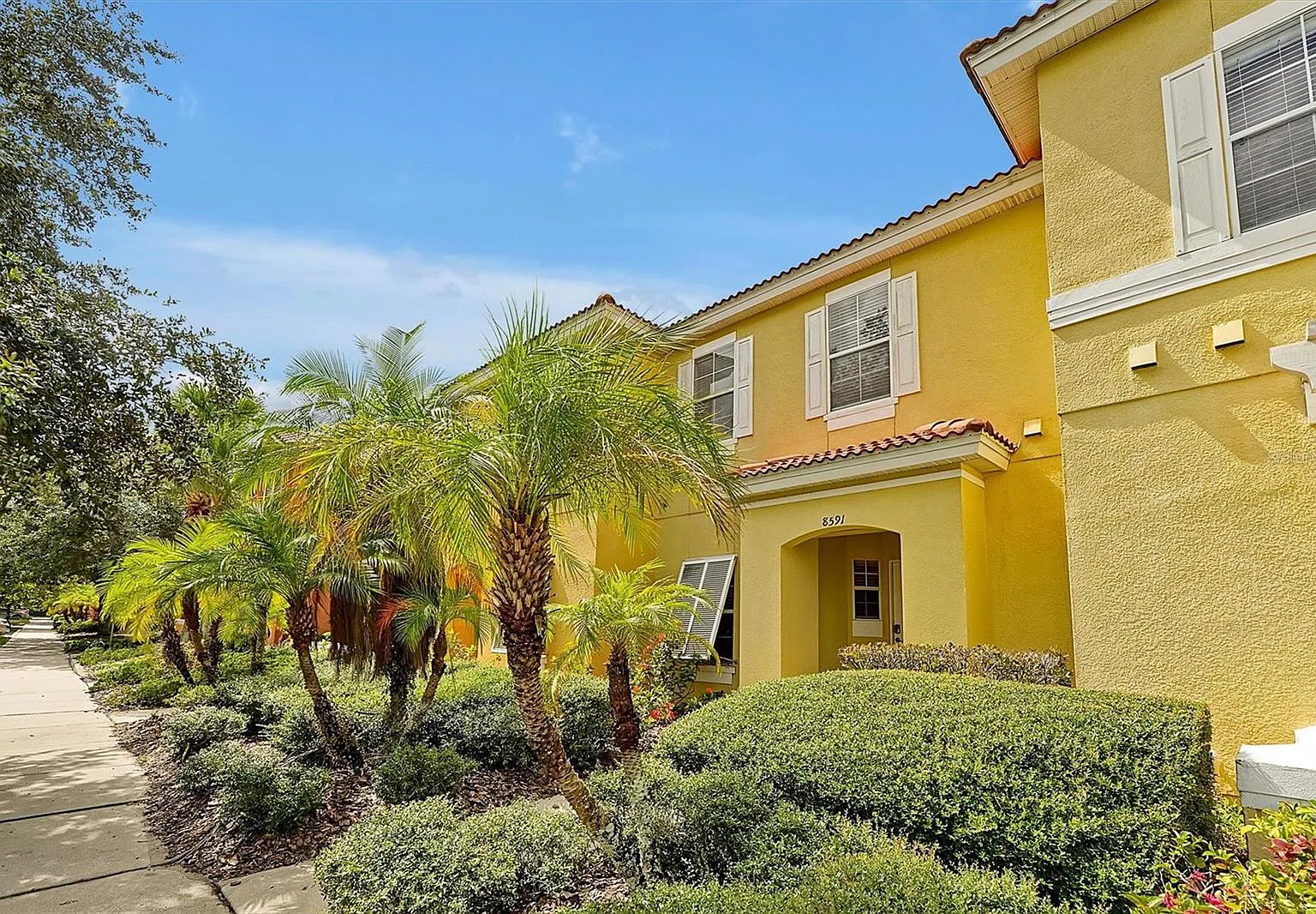3 bed, 2.5 bath, 1360 sqft, $2,100 — Photo 3