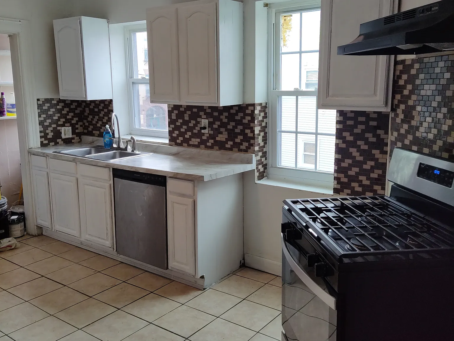 4 bed, 1650 sqft, $3,575 — Photo 4