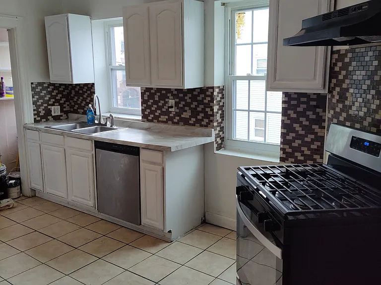 28 Creston St #2 — Photo 4
