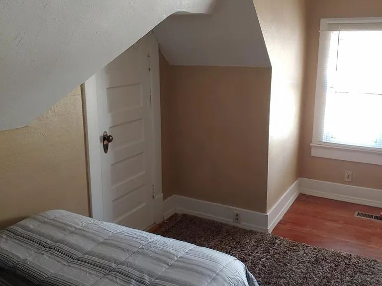1146 Howard St — Photo 6