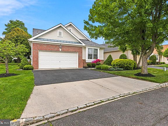 2nd image of 115 Paisley Pl