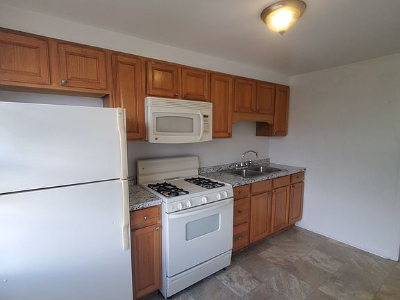 2nd image of 1923 Sunset Ave #D