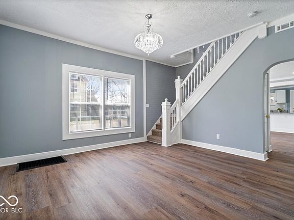 4th image of 302 N Belleview Pl