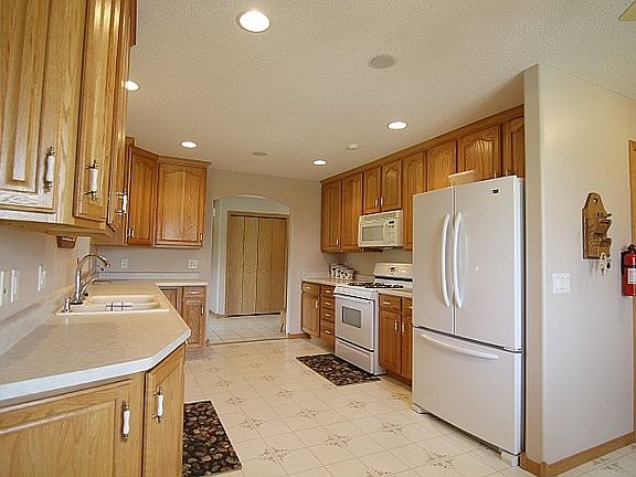 3rd image of 511 Brown Deer Dr