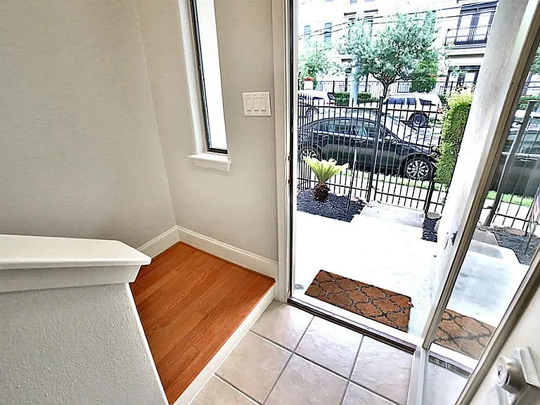 407 Jackson Hill St — Photo 3
