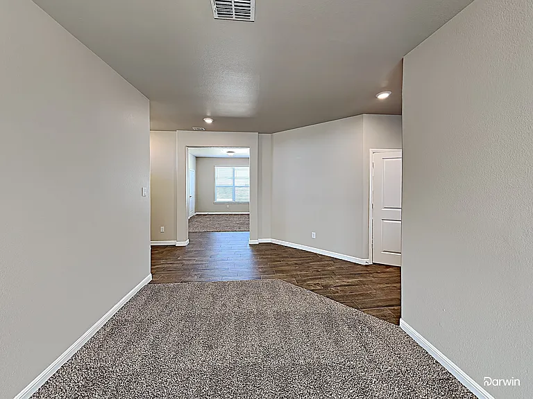 2606 Lavender Ln — Photo 4