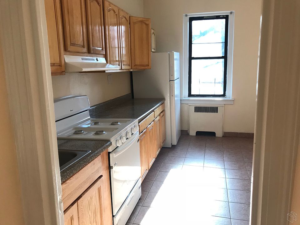 2nd image of 3376 Fenton Ave APT 3B