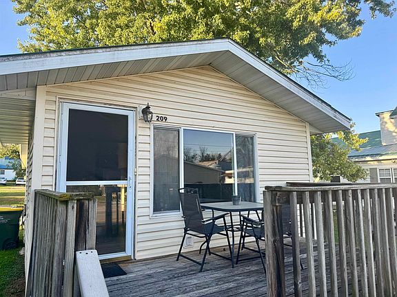 4th image of 209 E Front Wauzeka Cir