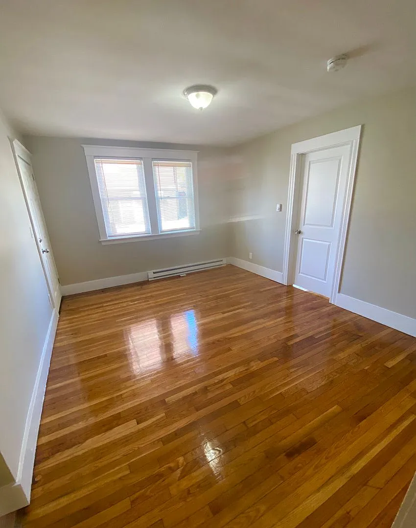 SALEM 3-Bed, 1-Bath — Photo 4