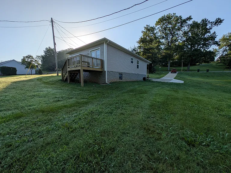 526 Center Ave — Photo 6