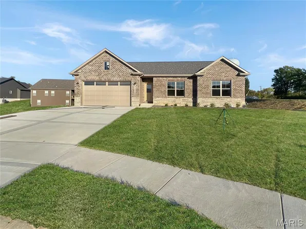 1816 Wellington Ln, Maryville, IL 62062